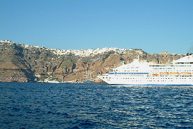 Unterhalb der Stadt Thira