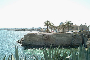 Blick auf die grosse Moschee und den Fischerhafen dahinter