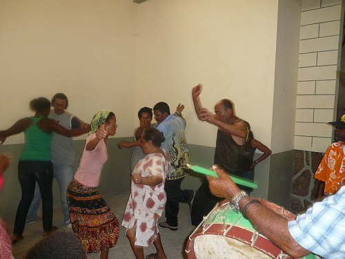 03.05. ... tanzen sich schon mal warm