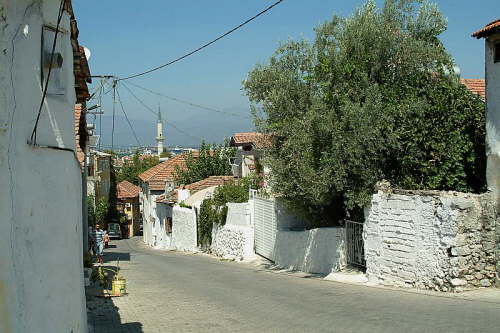 07.09. Wenige alte Haueser...