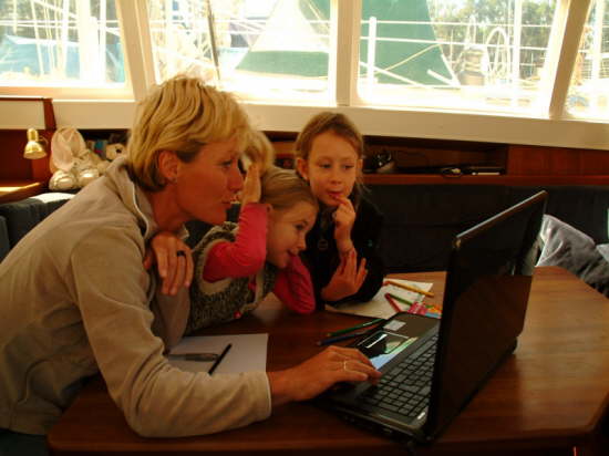 10.11.Maya und Lena an Bord