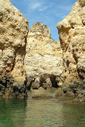 18.09. Zahllose Grotten, H�hlen ...