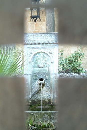 23.08. Brunnen im Innenhof