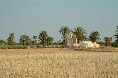 23.04. Gehoeft mit altem Brunnen