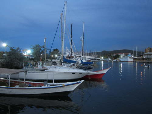 25.11.Einfahrt zur Marina