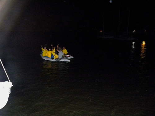 25.07. Zu siebt tuckern wir in die Nacht