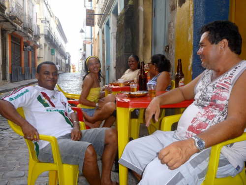 31.10. Gelbes Plastikgest�hl