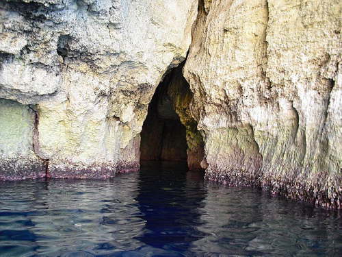 06.10. Cave-watching mit Dingi